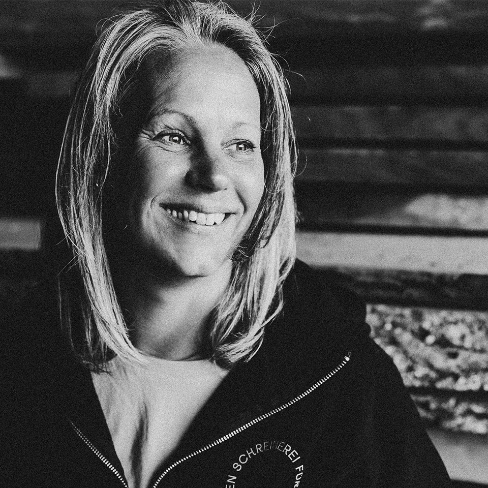 Julia ist Expertin für das Schreiben von biografischen Erzählungen. Sie hat selbst ein Buch über Alzheimer geshrieben.